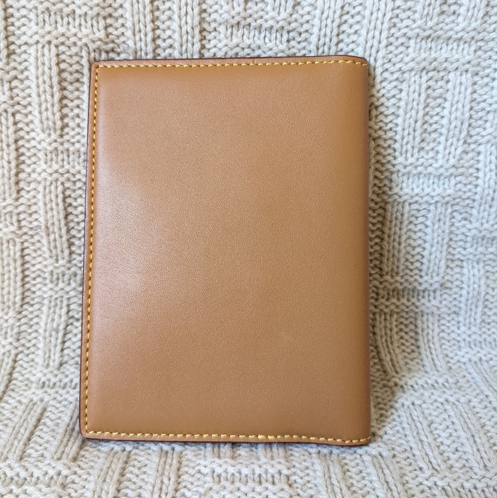 Coach Passport Case in Light Saddle - BNWT - Picture 8 of 14